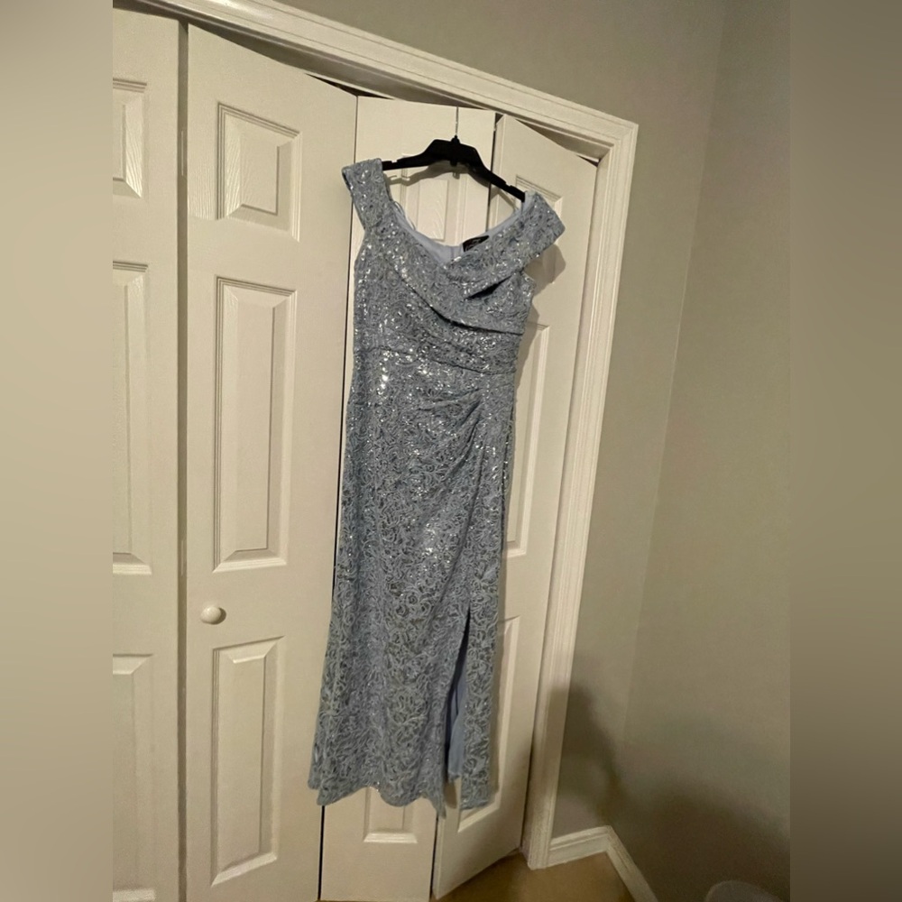 Alex Evening Women’s size 14 long dress off shoulders dress with cording detail